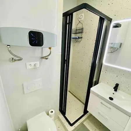 아파트 Apartman Blizko Downtown Od Berg&bauman 브라티슬라바
